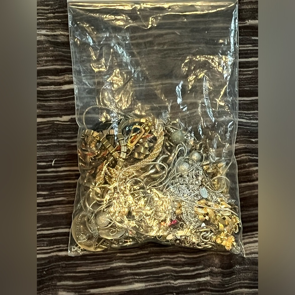 Small bag of mixed Jewelry